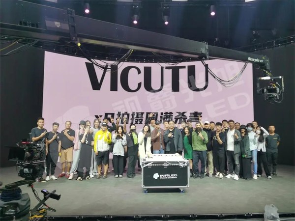 視爵光旭為“VICUTU2022秋冬虛擬時(shí)裝秀”提供顯示屏服務(wù)