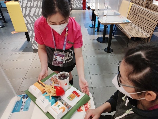 麥麥綠色餐盤在國家會展中心（上海）麥當(dāng)勞餐廳投入使用