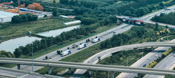 主線科技率先在京津冀地區(qū)開啟高速智能卡車常態(tài)化運輸應(yīng)用